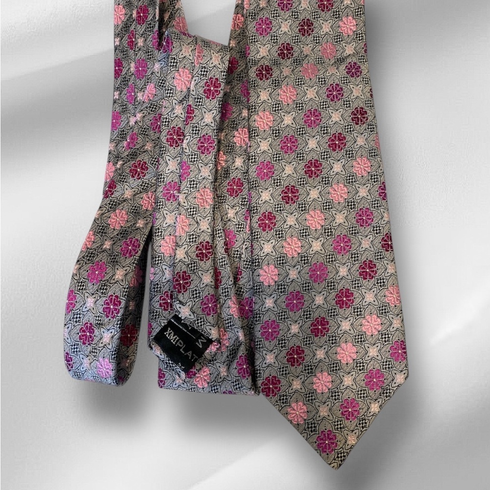 100% Silk Pink and Gray Floral Tie From Italy